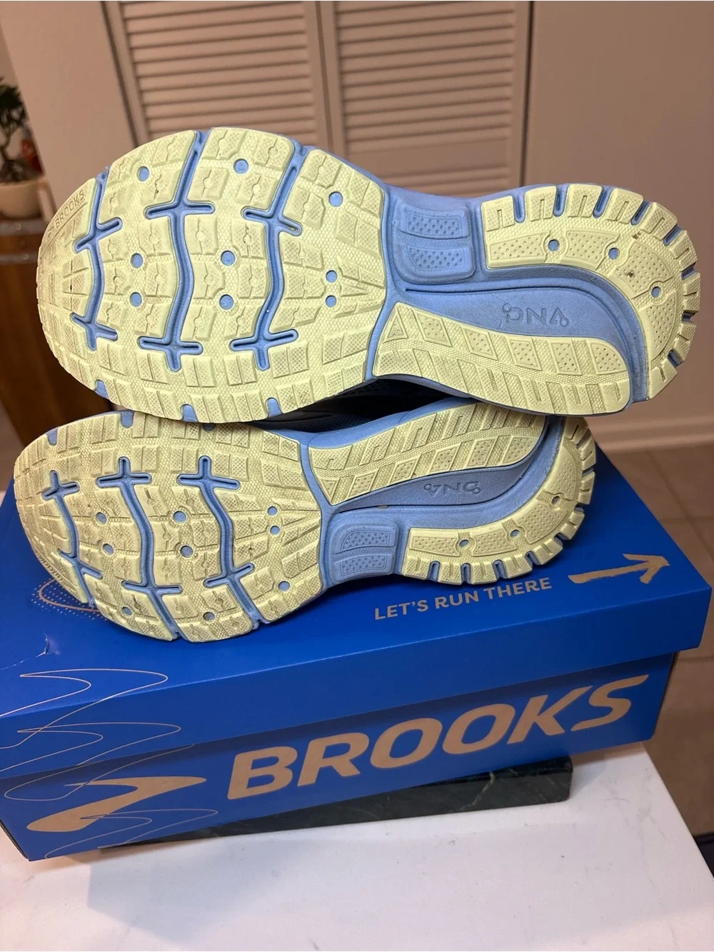 Brooks Trace 2 Women's Pale Blue and Navy Running Shoes, size 8.5